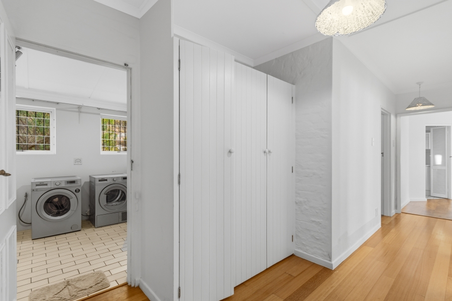 7 Bedroom Property for Sale in Mountainside Western Cape